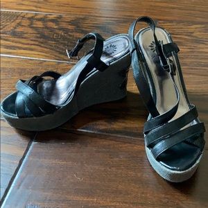 NWOT Yellow Box Black Wedges